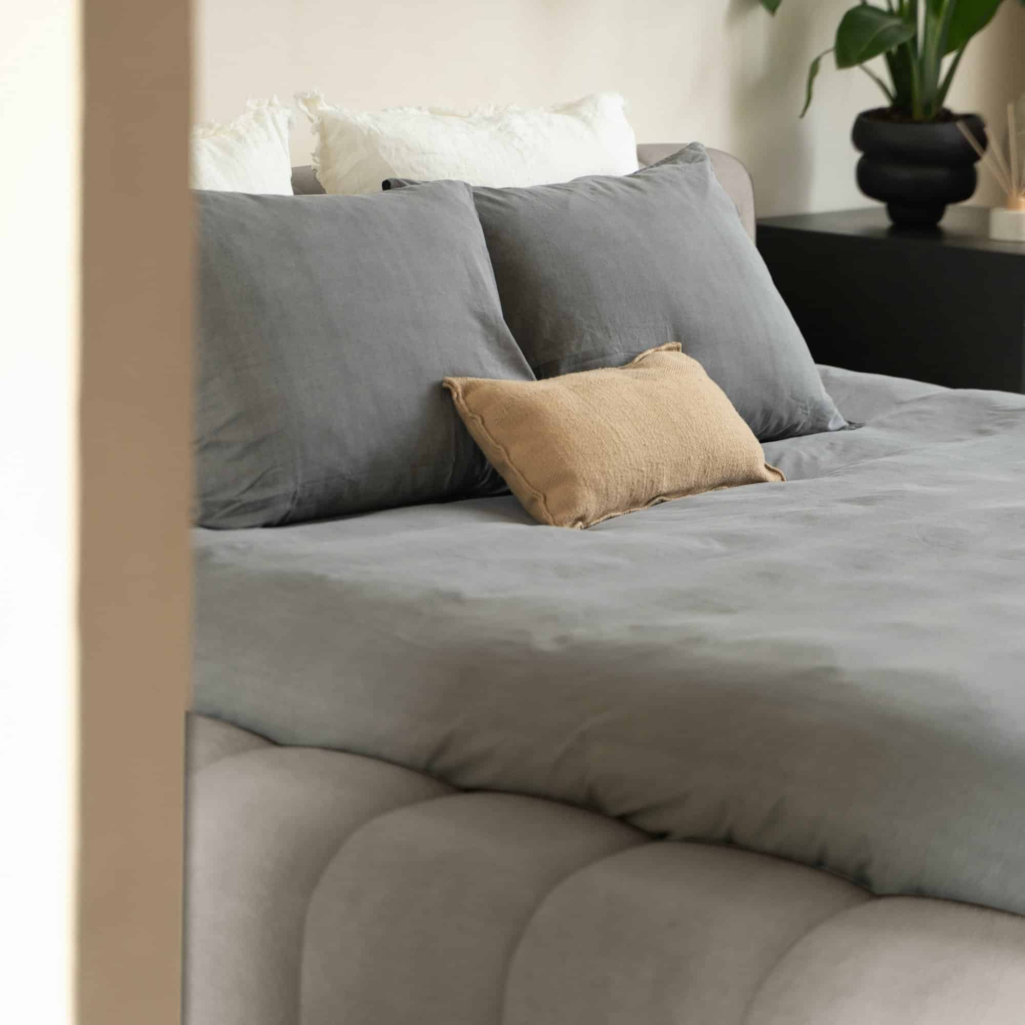 Mörgenn Bed Adore - Designbed - Luxe Matras 26cm - 4 kleuren - Inclusief Dekbed & Kussens