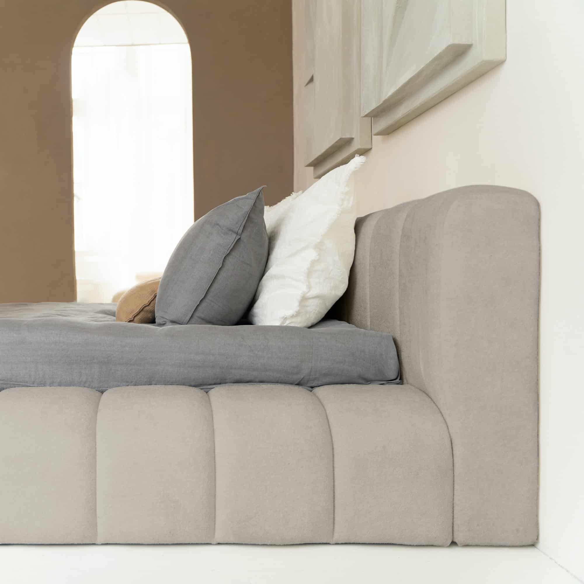 Mörgenn Bed Adore - Designbed - Luxe Matras 26cm - 4 kleuren - Inclusief Dekbed & Kussens